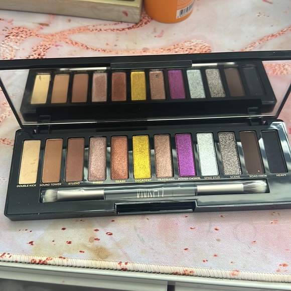 Urban decay eyeshadow palette new - Picture 3 of 3